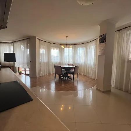 Apartment Thermae Heritage With Garage Warna